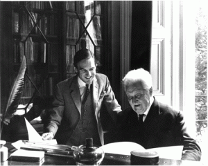 André Simon with the young Hugh Johnson in the Hyde Park Gate offices of the Wine & Food Society (as it then was). This photograph appeared in the Times in 1963.